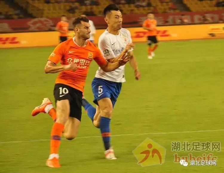 鲁能专为武汉创造奇迹，2005赛季出了个周燎，2019赛季是他们俩…