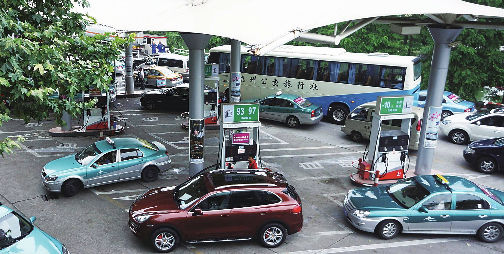 汽车加油口都在左侧吗,汽车加油口位置