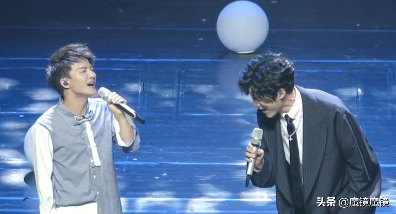 月弯弯周深王晰评价,月弯弯王晰周深完整版qq音乐