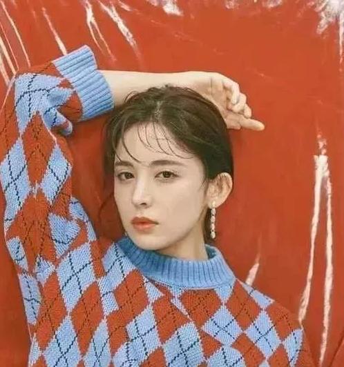 素颜差距最大的女明星,看完这些女星的素颜对比照