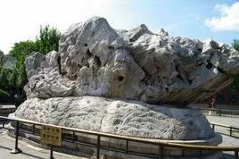 怪异的奇石,怪异奇石风景图片