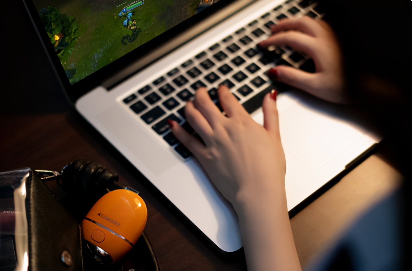 适合送30岁左右女性的高奢礼物,适合送30岁左右女性的浪漫礼物