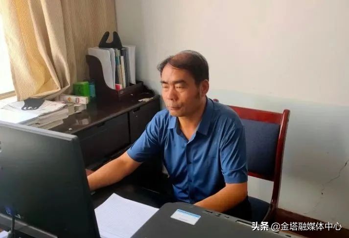 默默无闻无私奉献——金塔县第四中学教师李发祥先进事迹