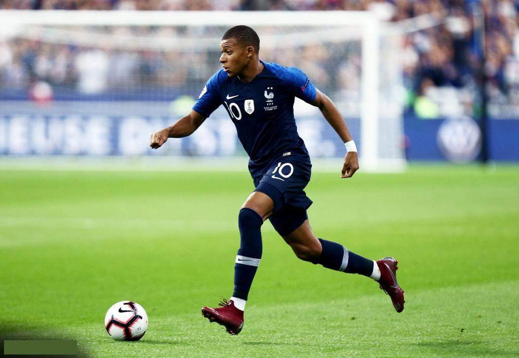 足坛历史100大球星排名本泽马,足坛第一人贝尔