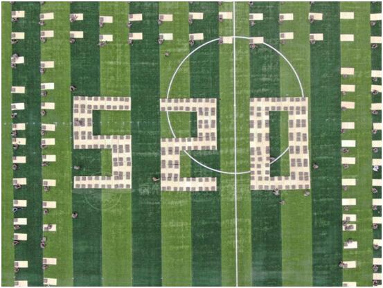 1300名新生拼动态国旗表白祖国,超燃千名学生向祖国表白