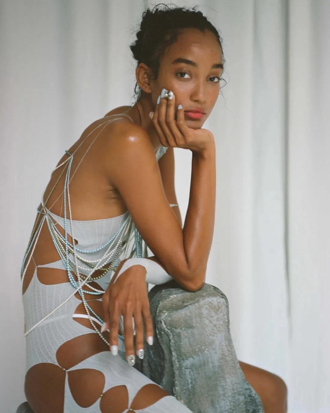 周睿：本科清华美院硕士帕森斯；首位入围LVMH决赛的中国设计师