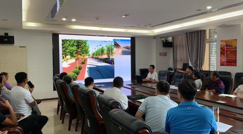 大树下面长草吗,大树底下长草