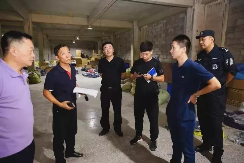 新野警方破获一起售卖假名牌,实拍青岛500多警力突袭诈骗窝点