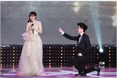 贾乃亮和李小璐的离婚声明,李小璐贾乃亮的离婚发文