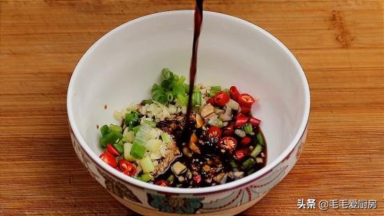 为什么饭店的拌黄瓜那么好吃？原来做法这么简单，学会过年露一手