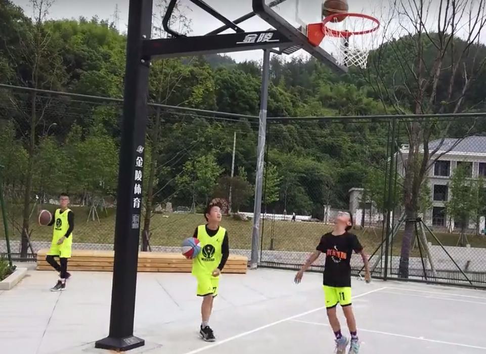 篮球场亲子运动健身,全民健身公园篮球场开放时间