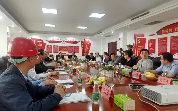 深圳市考察团来常考察交流,参观考察深圳光峰科技有限公司