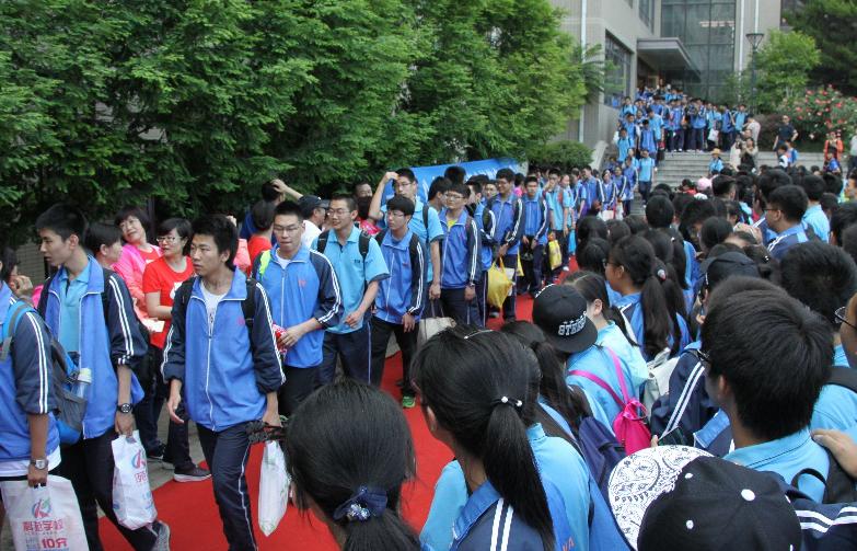 2020全景看高中丨历久弥新，八中用心探索可能，用心成就梦想