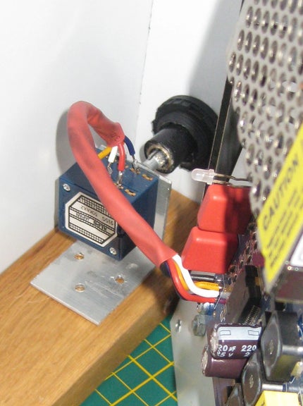 为书房DIY一台简易功放，机箱采用铝塑板自己制作，简约又好声