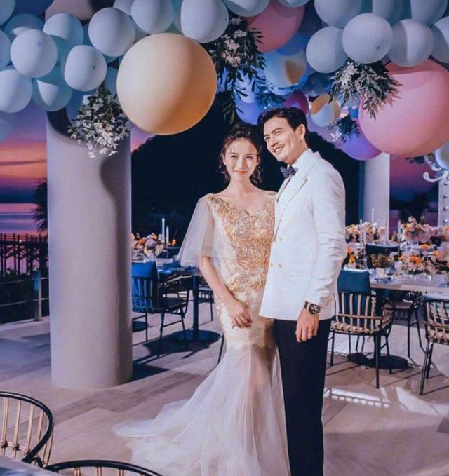 杨烁老婆孩子合照,杨烁老婆晒儿子