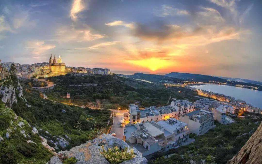 当代年轻人应该生二胎吗,现代年轻人生孩子的想法