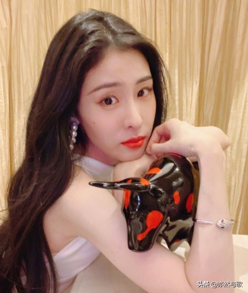 网友晒华晨宇私密视频，曝料其整容植发照，怒骂张碧晨是小三