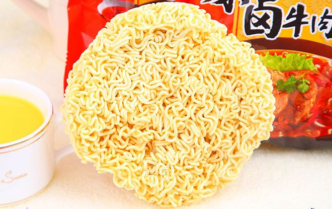 被认为是垃圾食品的方便面其实是有营养价值的，只是要吃对方法