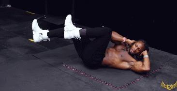 肌肉猛男展示腹肌胸肌,肌肉男八块腹肌和强壮的胸肌