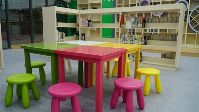 新华书店公益图书馆,书店成了购物中心标配店