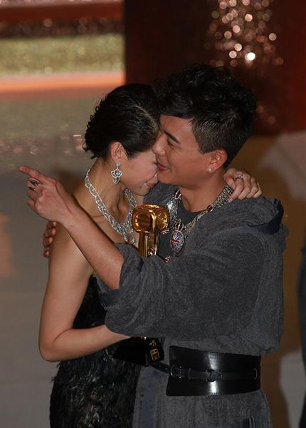 胡杏儿：秘恋黄宗泽奈何情深缘浅，嫁给夜店老板5年3胎太拼命