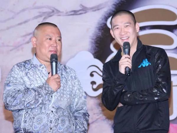 曹云金与富婆女友疑分手?前妻孕期出轨,相声馆倒闭事业爱情全完?