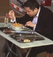 贾玲在沙发上翘二郎腿搞笑图片,贾玲跷二郎腿动图下载