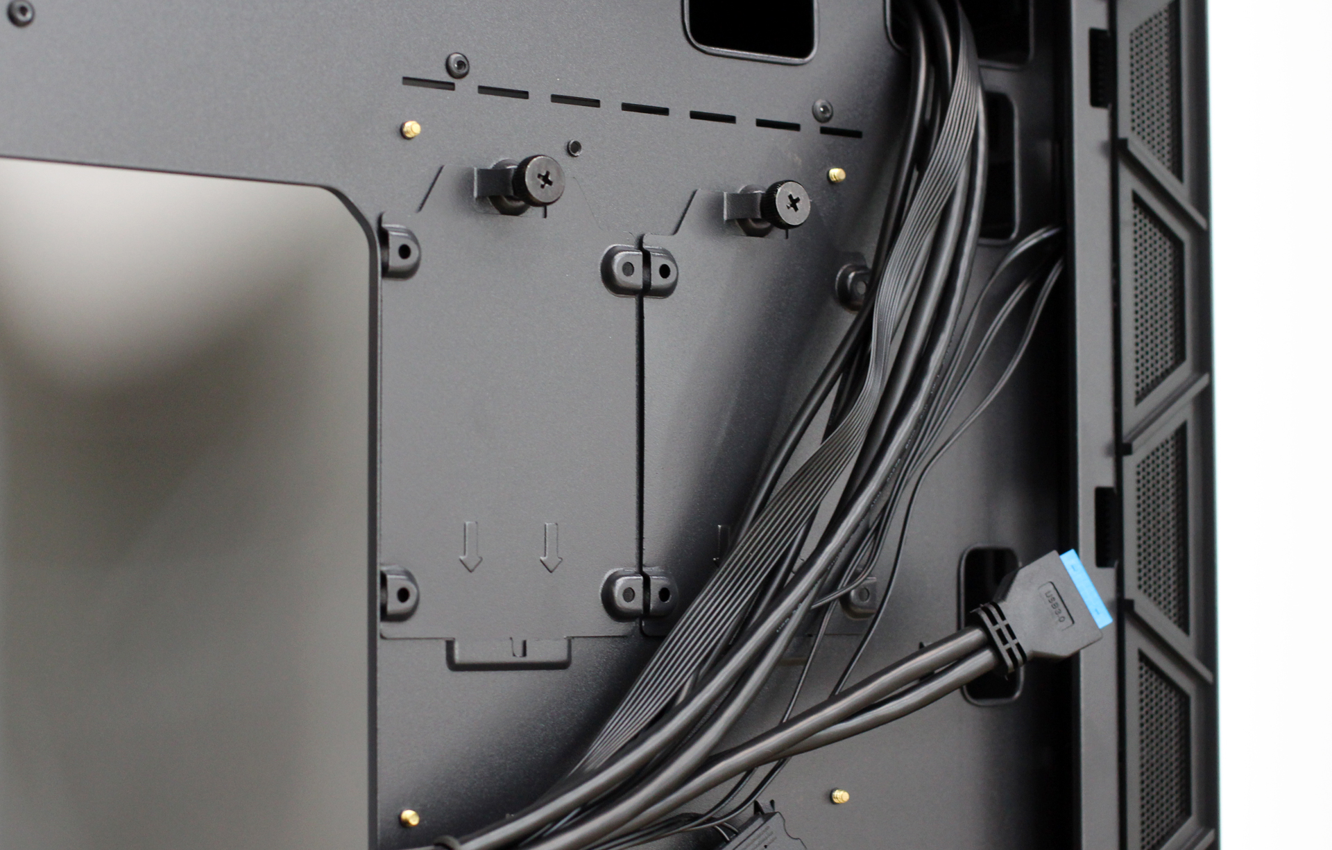 鑫谷atx3.0850w全模组,鑫谷机箱可以装三风扇显卡吗