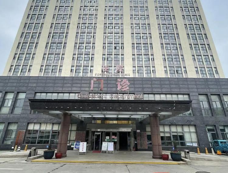 女孩体检被要求*光脱**上衣，事后她和父母的做法，值得所有家长学习