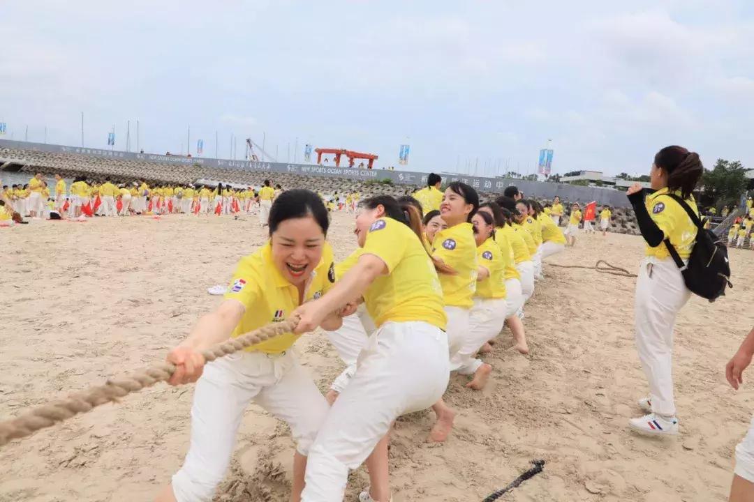 巨邦快乐集结号丨看见了，其中一艘游艇上，是我们的船长大舅哥