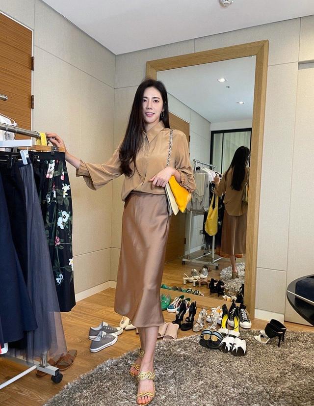 秋瓷炫日常穿衣服,秋瓷炫穿紧身裤出席活动