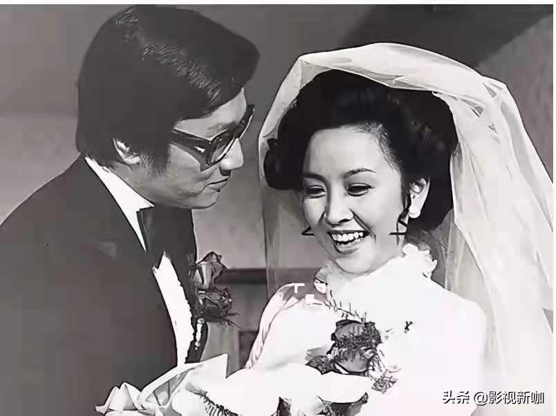 谢贤1993年拜年,谢贤拥抱孙子