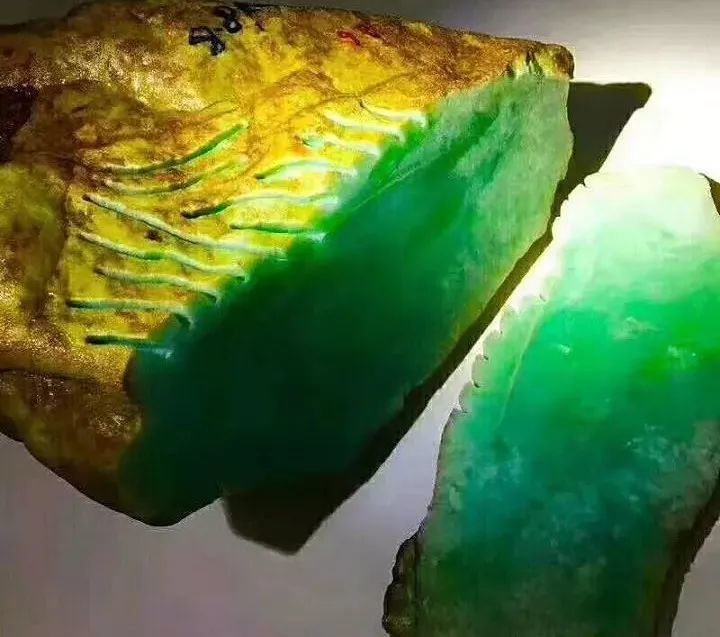 赌石为什么有十赌九输,花两万买的翡翠是不是真的