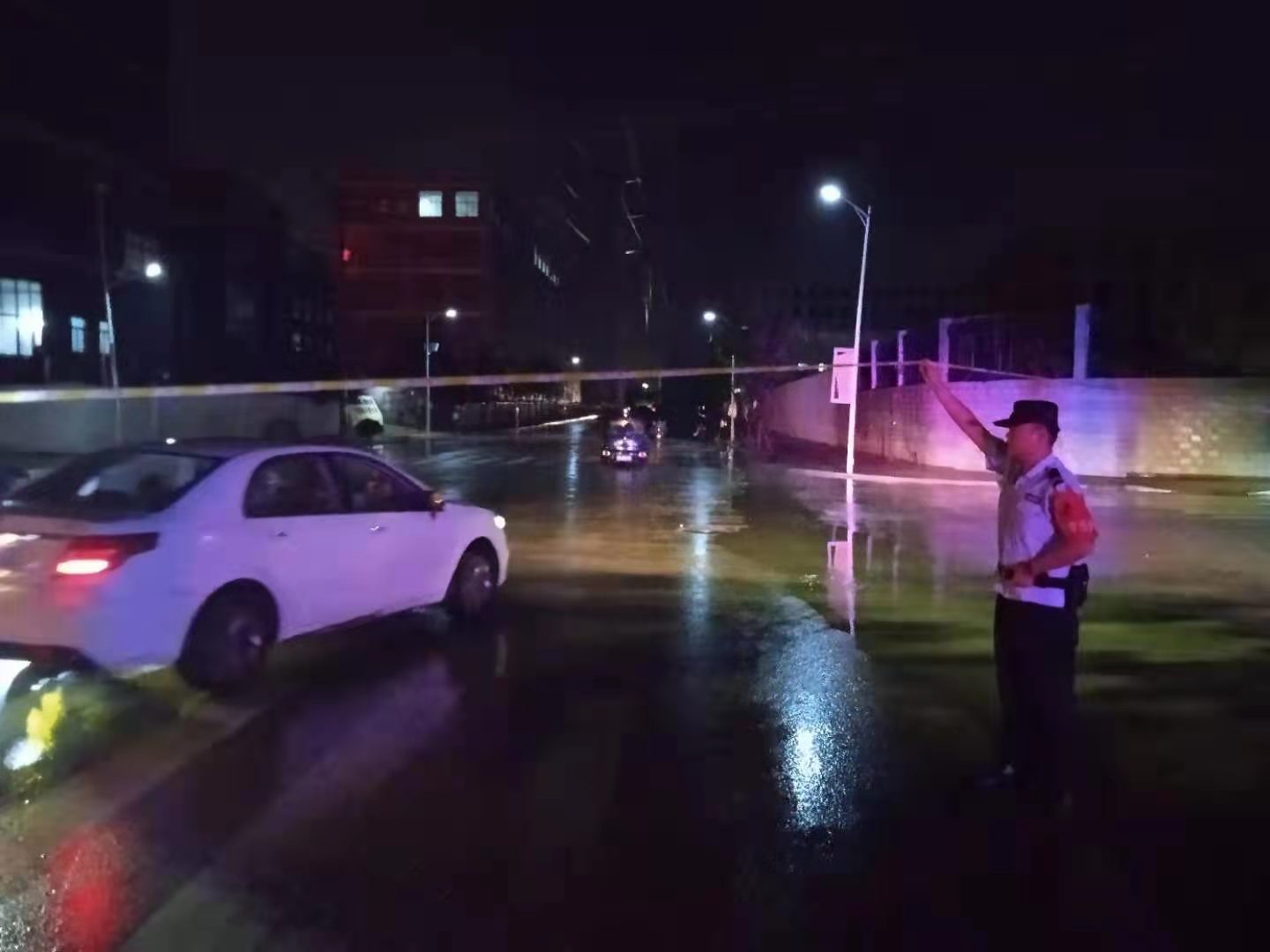 【我为群众办实事】江西景德镇：暴雨天“逆流”而上的瓷都公安