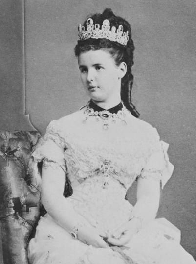 英国王室珠宝红宝石,英国皇室珠宝35克拉蓝宝石胸针