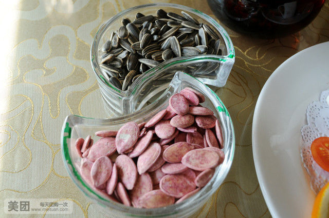 爱嗑瓜子的朋友有口福了，六款炒瓜子做法，口味各不相同