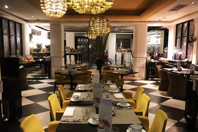 千面巴黎,巴黎时装周叉腰造型