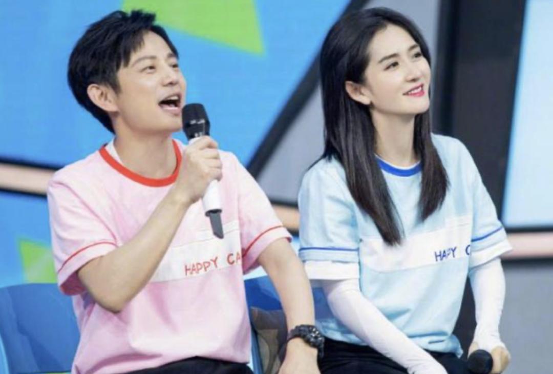 直播时孕吐、小腹臃肿不敢玩游戏、突然取消工作，谢娜真怀孕了？