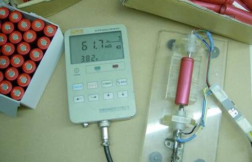 华硕a32-k53笔记本电池拆解换芯,笔记本换电池芯注意事项