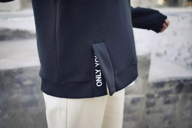 李维斯联名卫衣,李维斯联名小熊卫衣