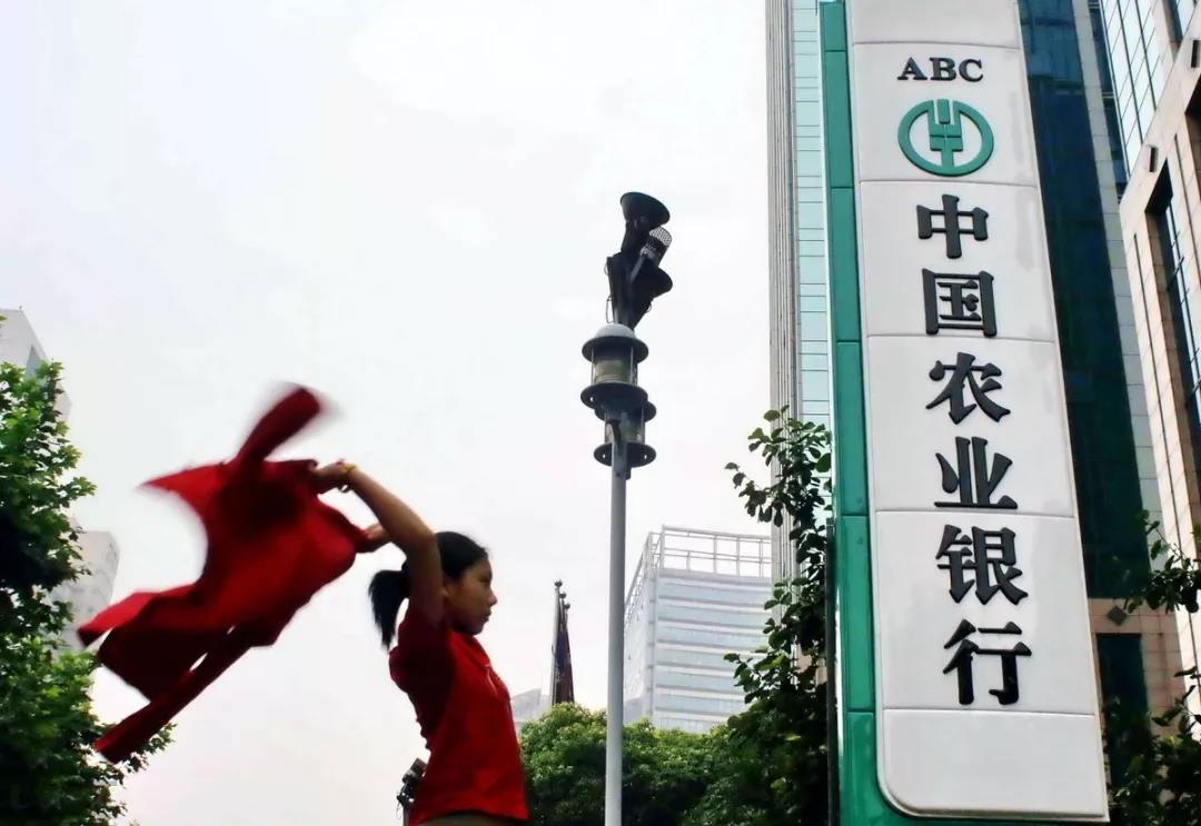 农行信用卡额度批下来很低怎么办,为什么农行信用卡可用额度变少了