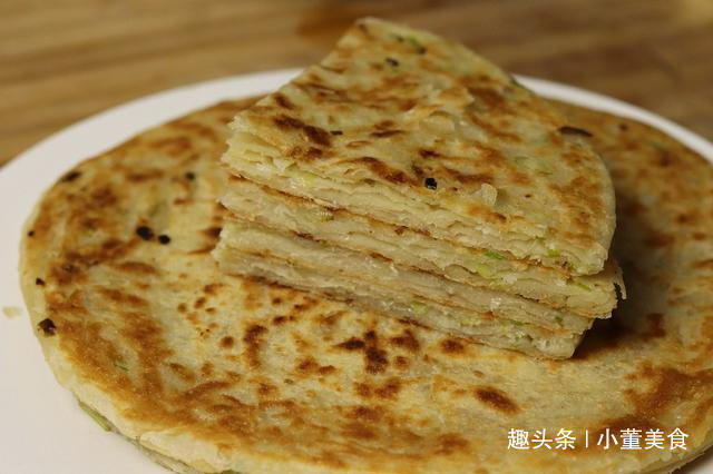 酥脆葱油饼的最简单制作方法,怎么做葱油饼才能香酥脆最好吃