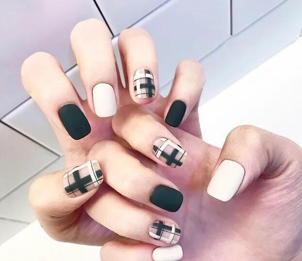 有一种颜色叫blackpink,blackpink黑色火焰美甲