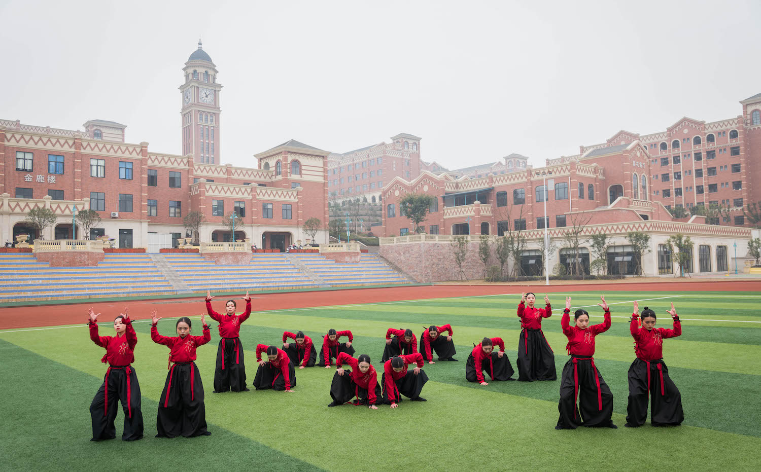 绌哄鐬棿鍙樿韩濂冲叺,绌哄蹇棯鏄ョ鑸┖