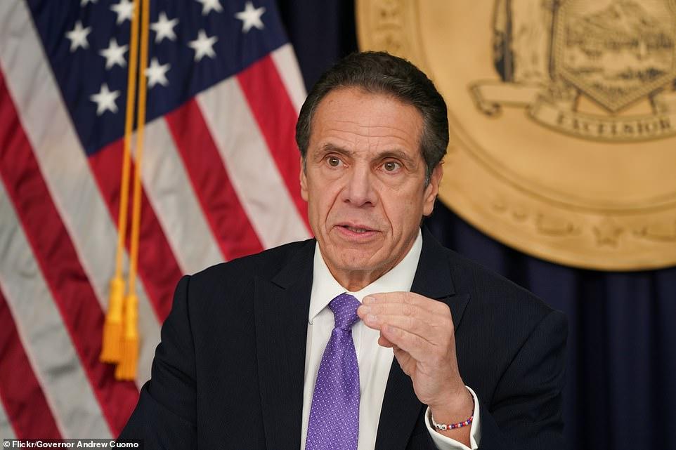 尸体堆积!纽约650名新冠死者无法入土,躺卡车8个月到腐烂