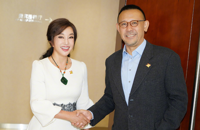 刘晓庆姜文再相聚视频,刘晓庆和陈佩斯开玩笑