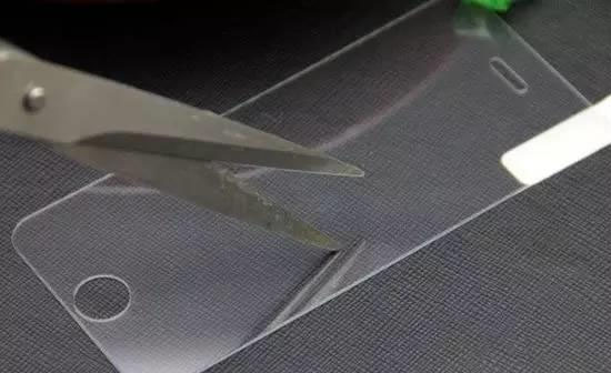手机外屏碎了可以贴钢化玻璃膜吗,手机贴钢化膜能防止屏幕摔碎吗