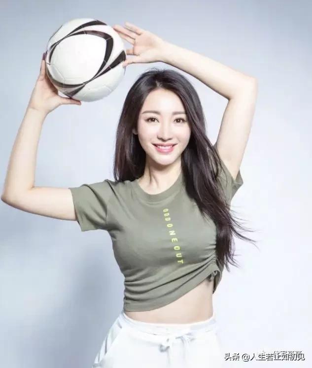 迪丽热巴杨颖踢足球,女明星杨颖排第几名