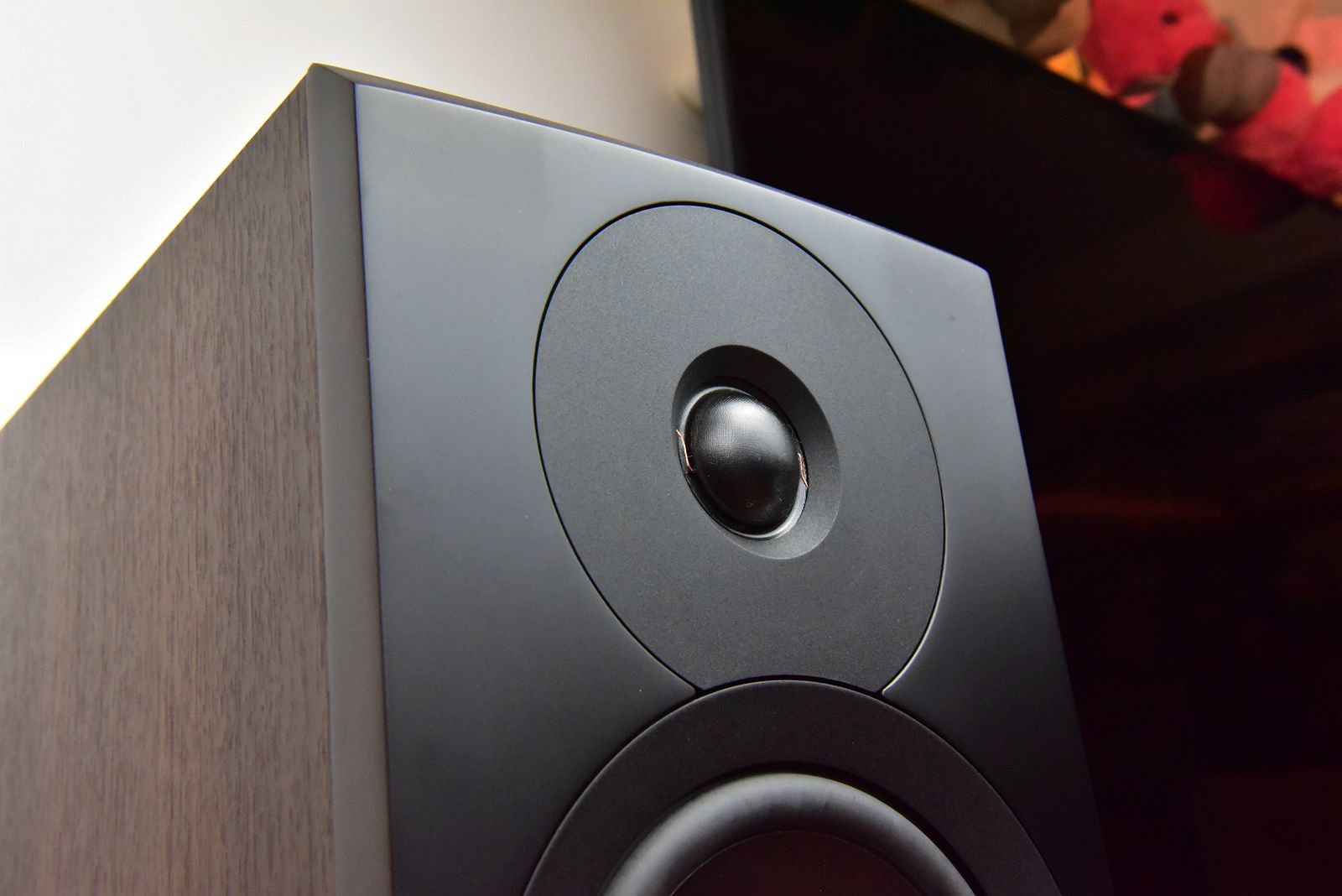 大众买得起的丹拿书架箱上手：仅靠技术细节就足以验明正身