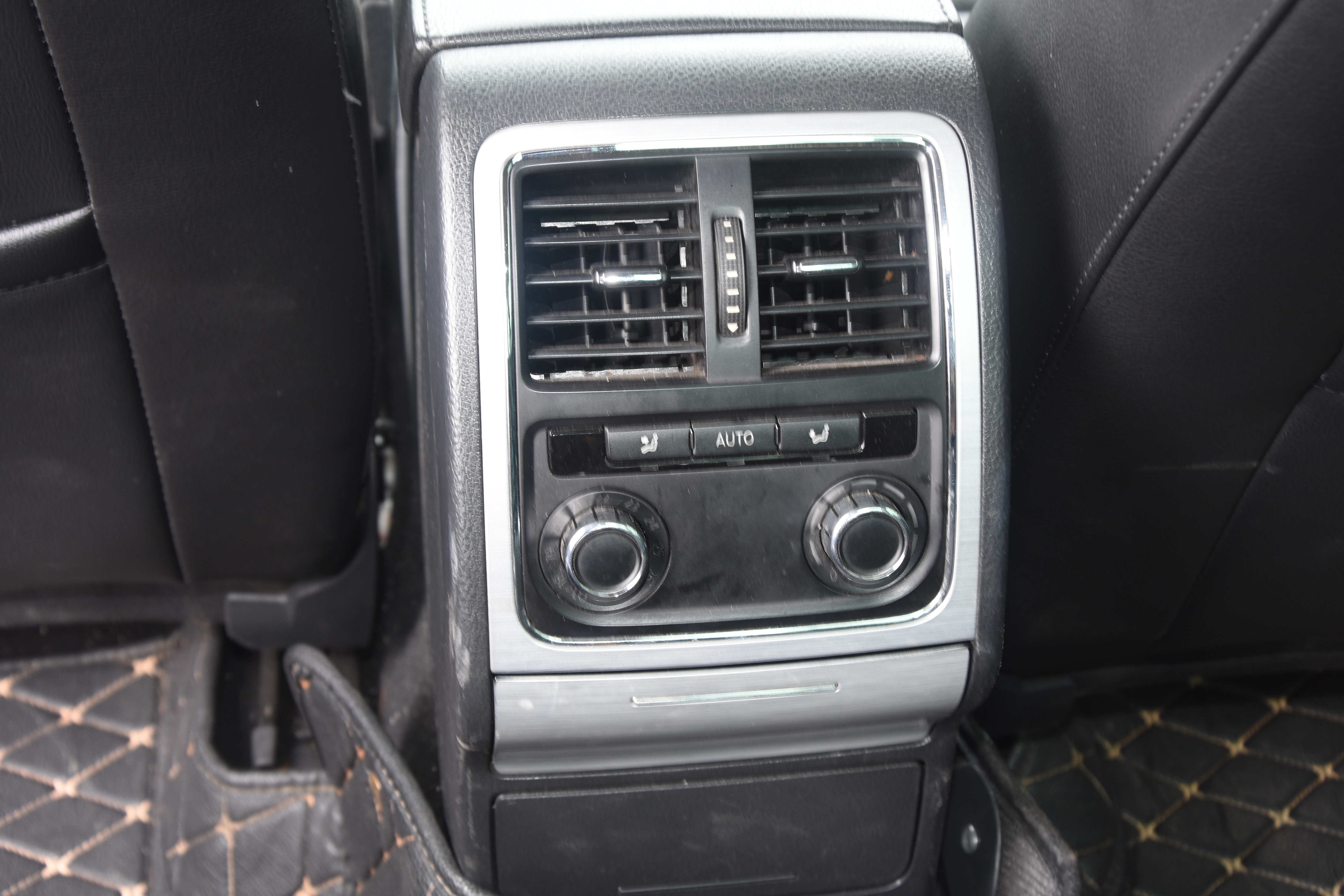 帕萨特对比迈腾有什么区别,帕萨特迈腾详细对比